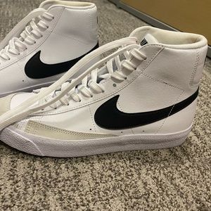 Big kids/Womens Nike Blazer Mid 77